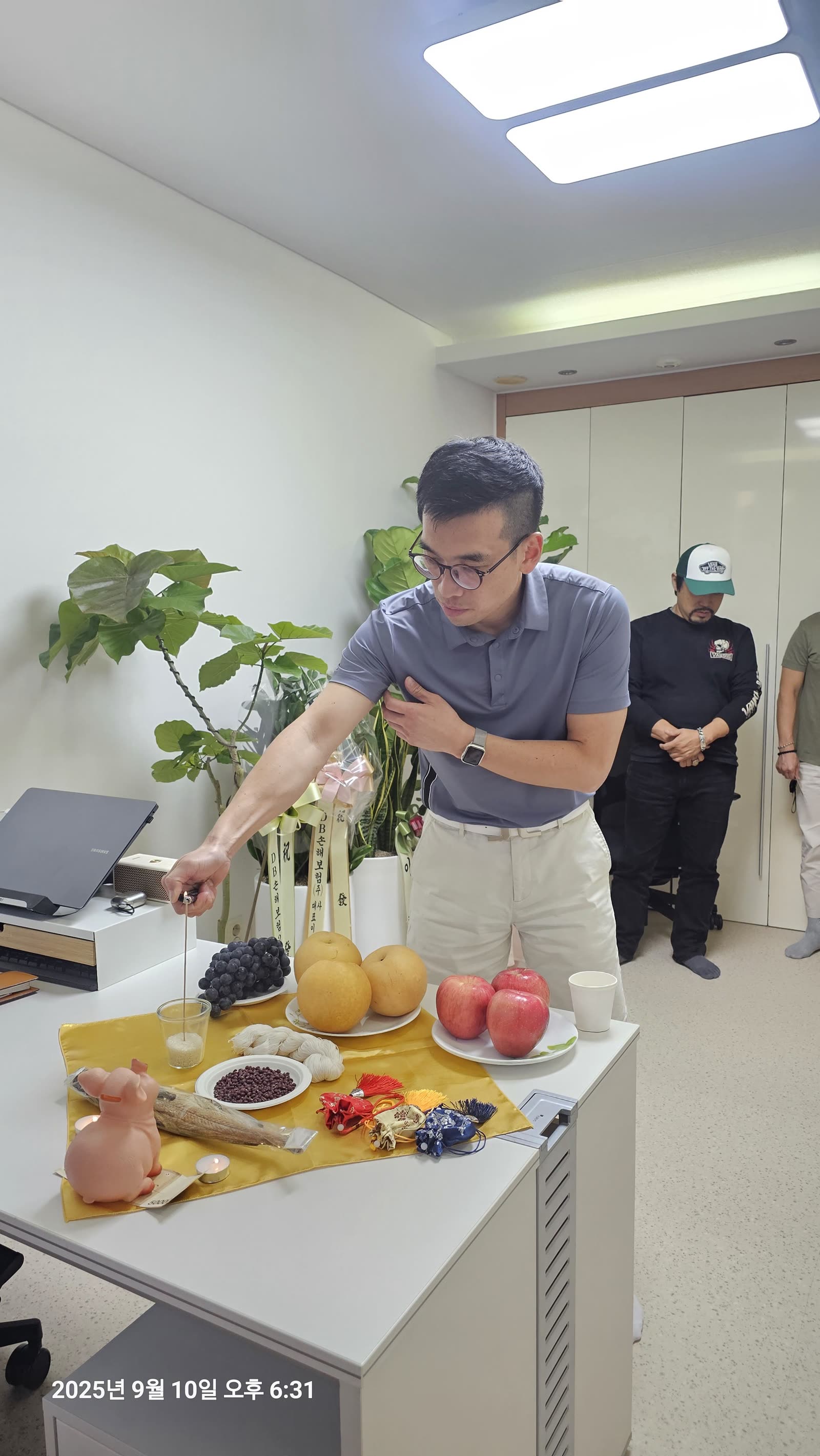 자리를 열던 날